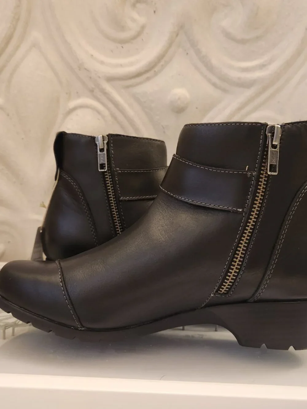 TAOS Black Leather 